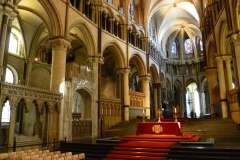 im-chorraum-der-kathedrale