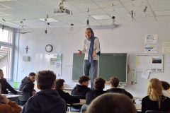 f5cd9526-7cc6-4a6e-87c3-f9752e9b7259