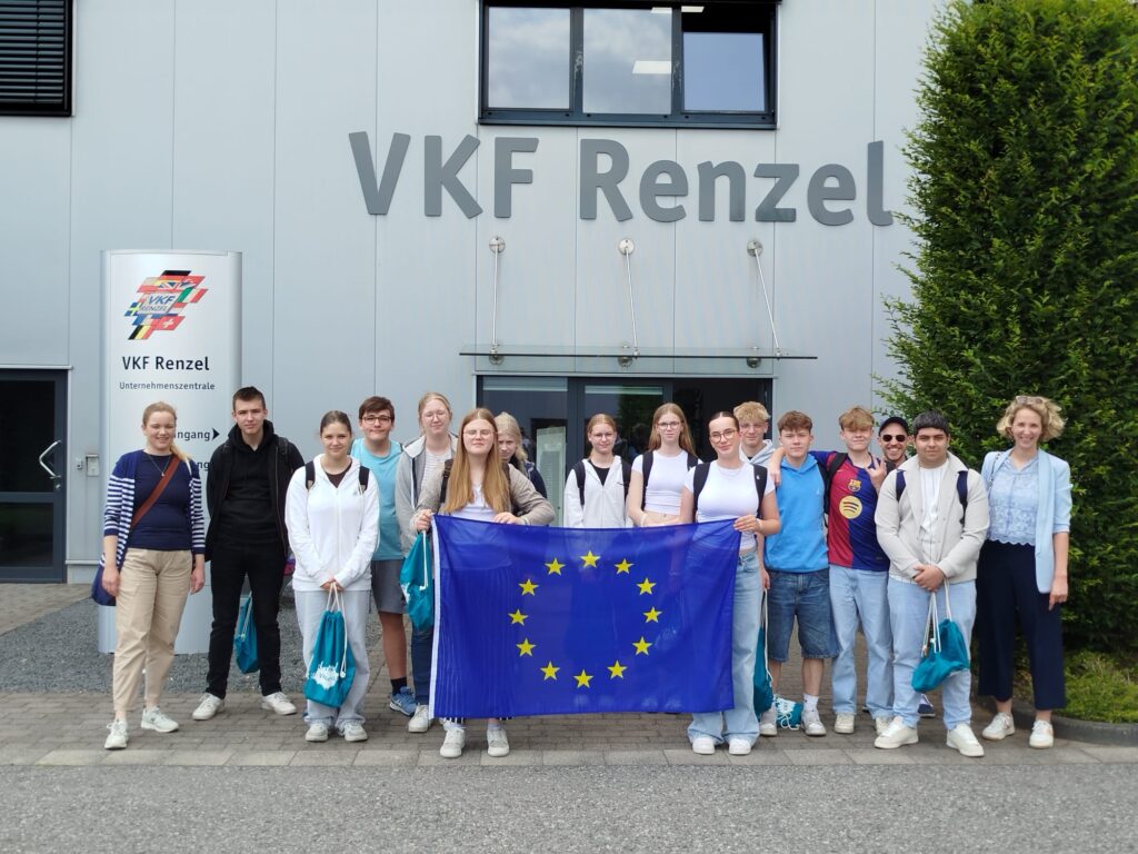 Spannender Einblick in die Berufswelt – Besuch bei VKF Renzel in Isselburg