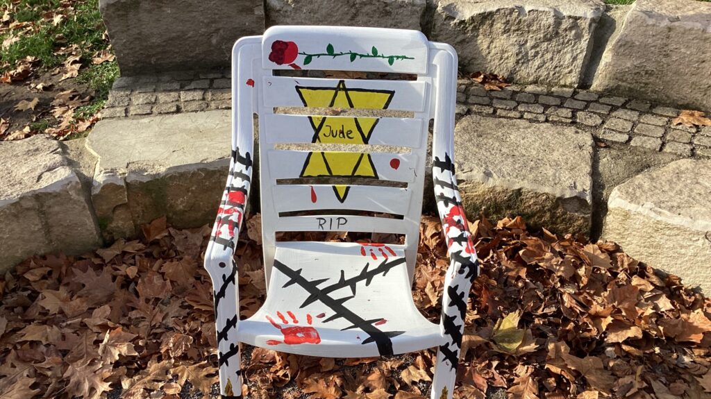 Projekt „Leere Stühle“ - Klasse 10a