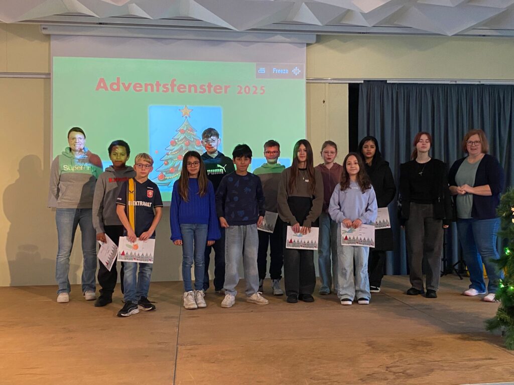 Adventsfenster 2025 – Ein kreatives Gemeinschaftsprojekt unserer 5er und 6er