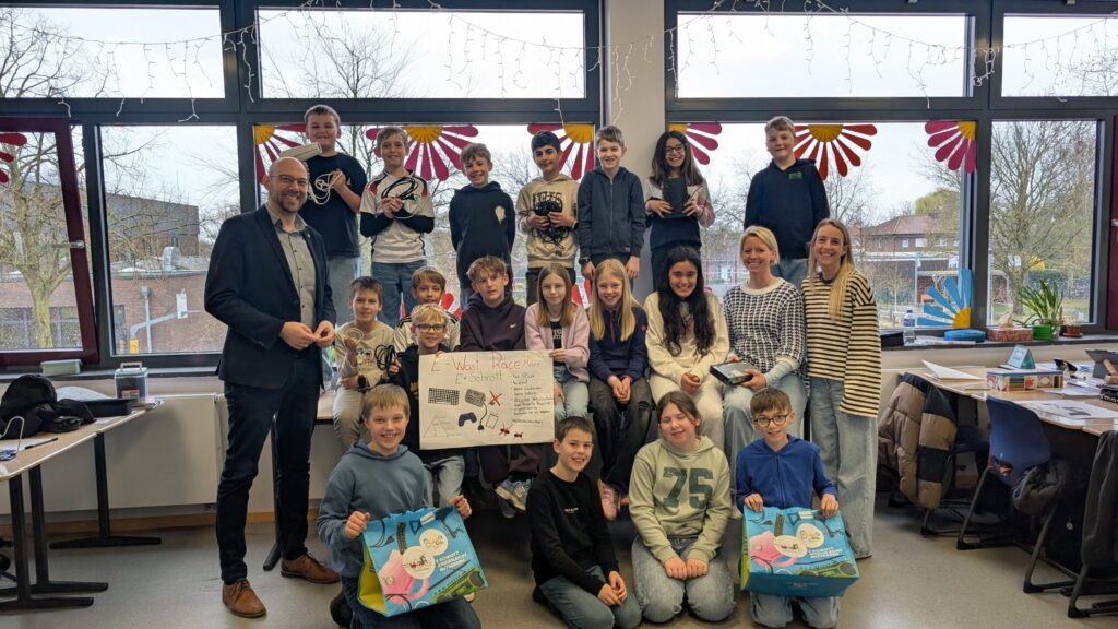 Bürgermeister unterstützt E-Waste Race der Klasse 5b