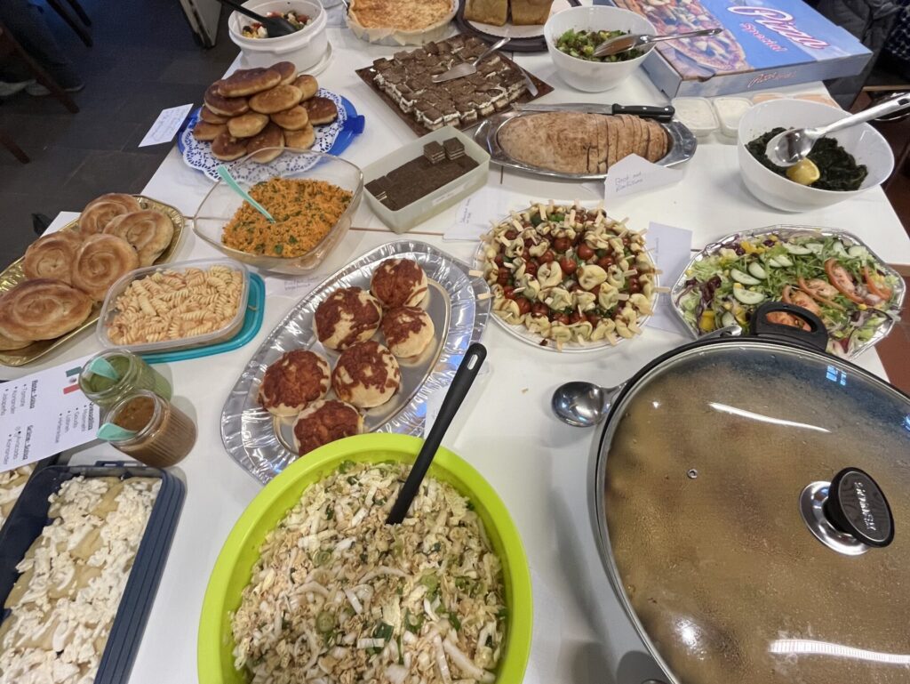 Vielfältiges Miteinander: Zum vierten Mal laden die Kreuzschule und die Gemeinde Heek zum Fastenbrechen ein