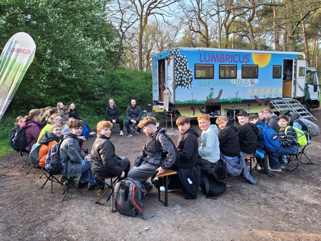 Besuch des Umweltbusses Lumbricus - Ein Projekttag im Wald